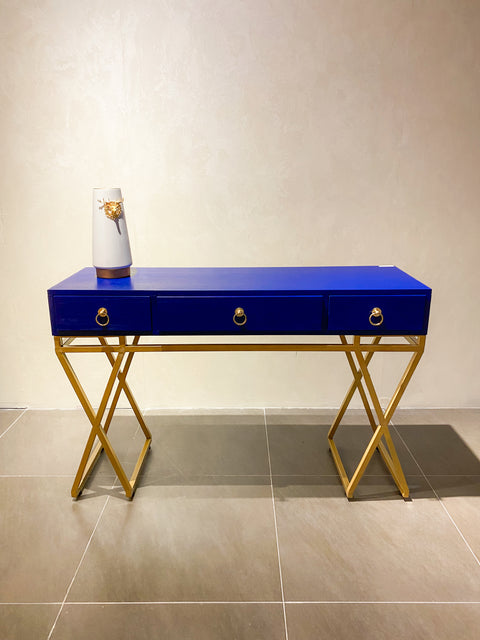 Cross Leg Console