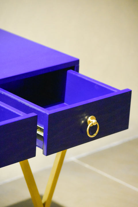 Cross Leg Console